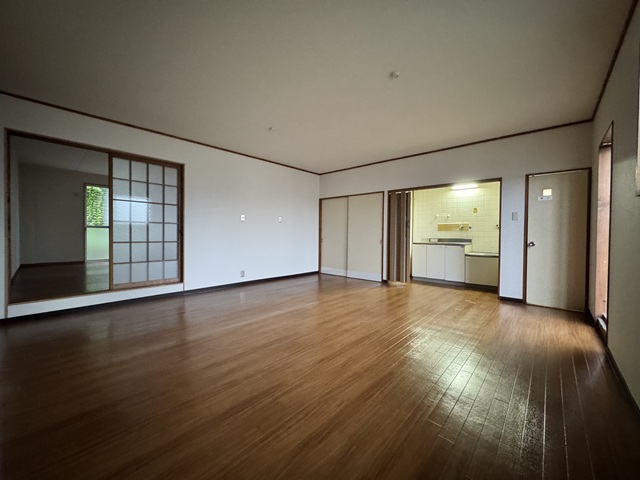 ハピネス千代11の1階玄関側洋間