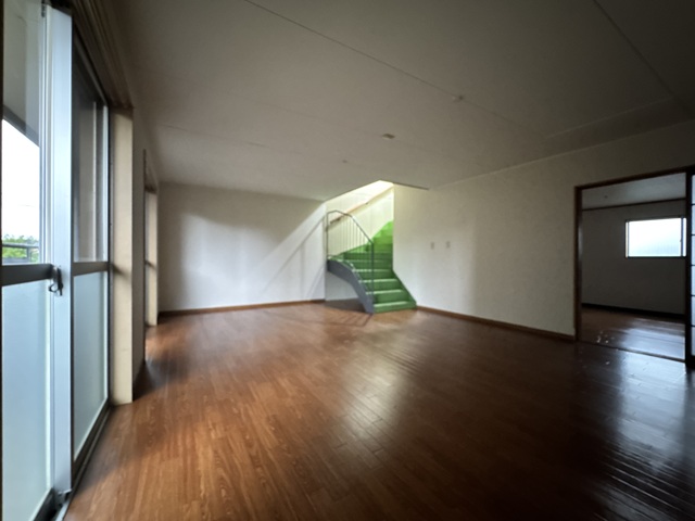 ハピネス千代11の1階ベランダ側洋間<